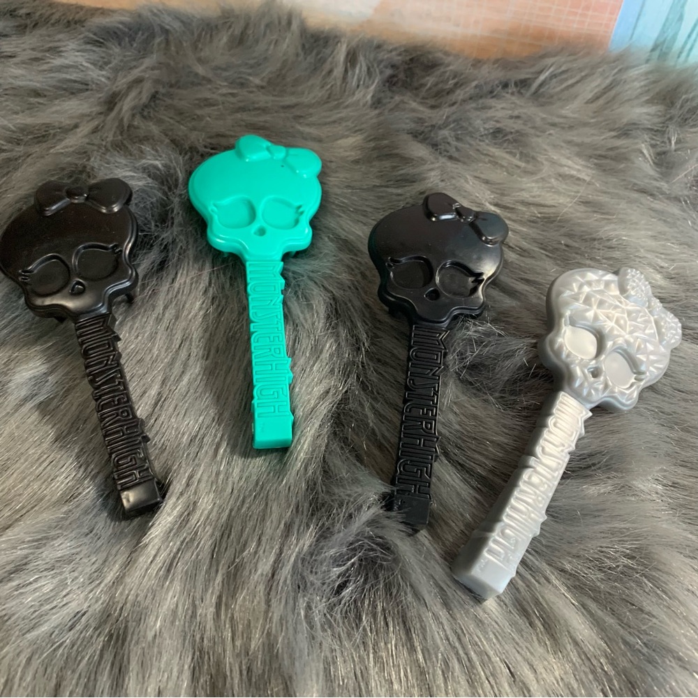 Monster High Brushes x4